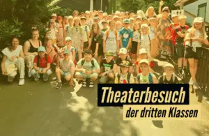 Titelbild für Beitrag. Gruppenbild aller dritten Klassen nach Theaterbesuch